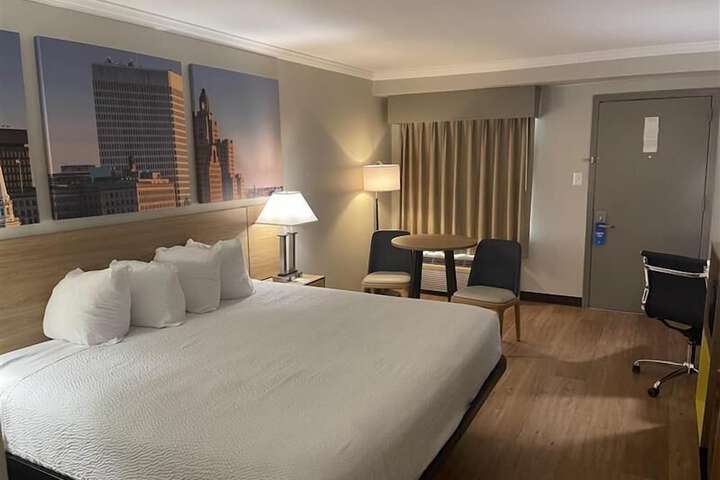 1 King Bed Deluxe Room (7 of 7)