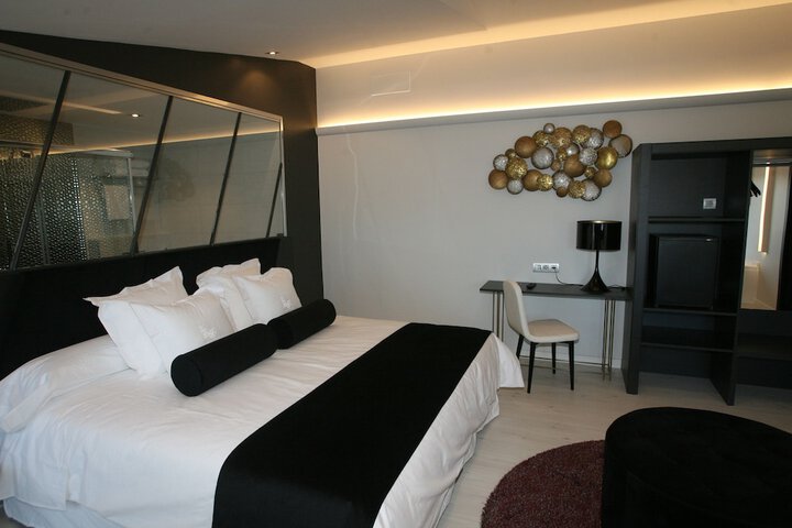 Room 9 of 35