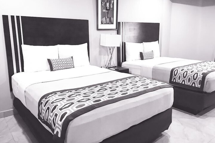 Room 9 of 16