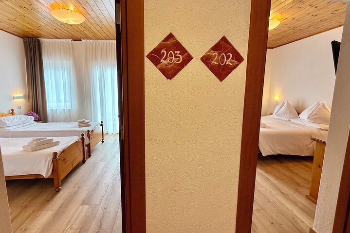 Room 12 of 44
