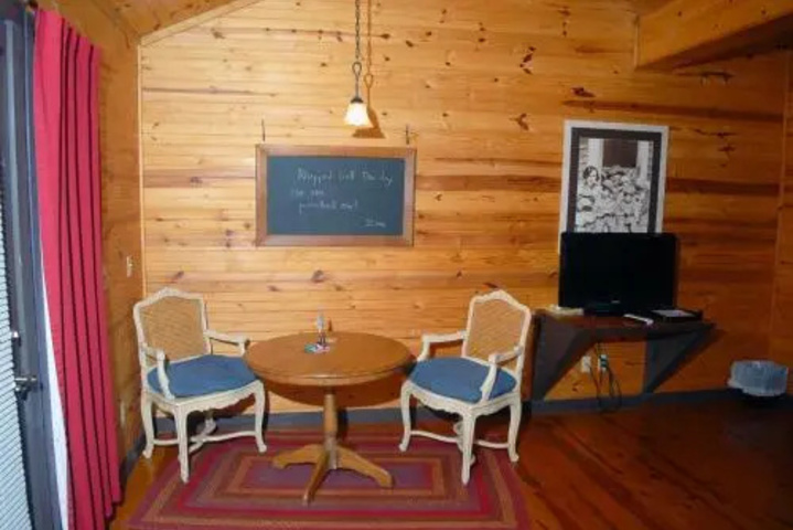 Room 10 of 13