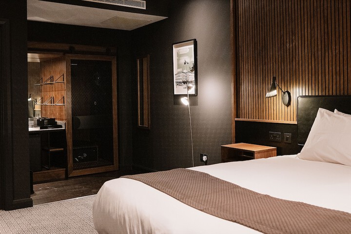 Room 16 of 93
