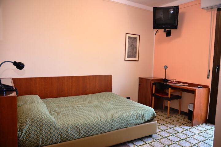 Room 2 of 70