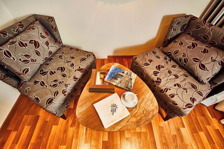 Room 9 of 28