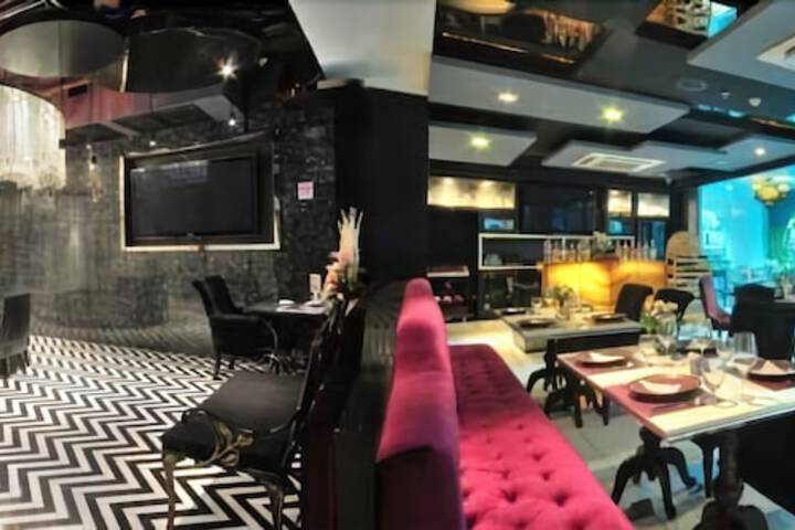 Entrance & Lobby
