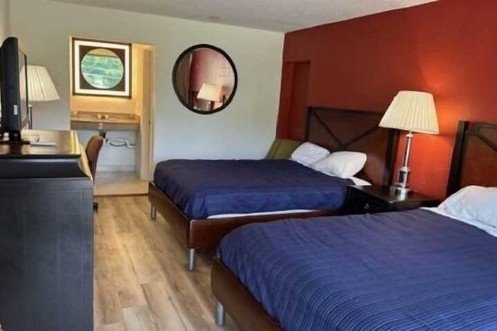 Economy Double Room (2 of 4)