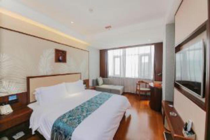 Room 8 of 10