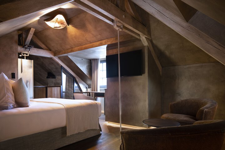 Room 15 of 46