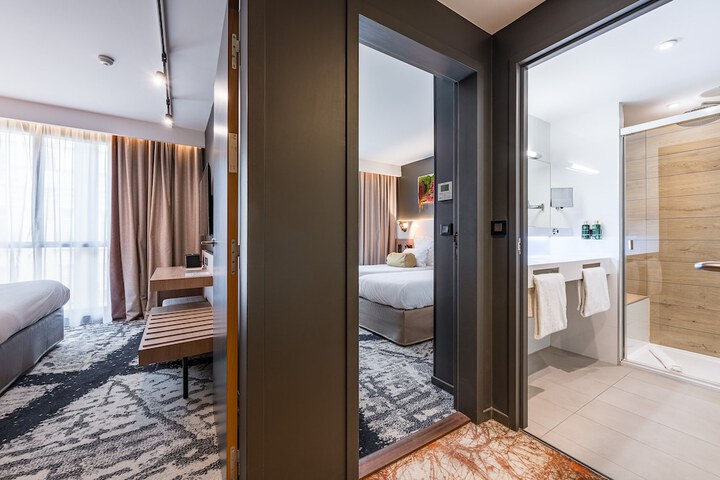 Room 9 of 43