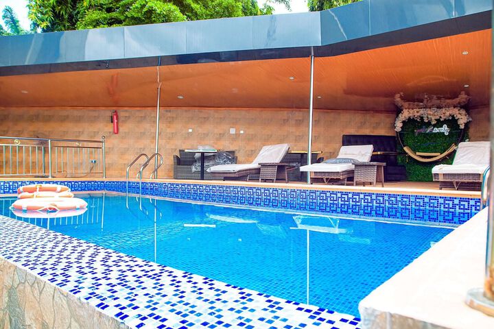 Pool 24 of 36