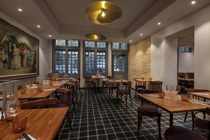 Dining 90 of 145