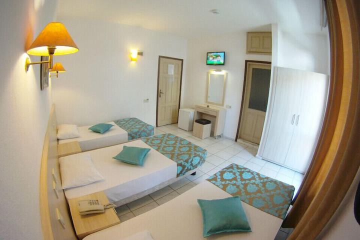 Room 4 of 17