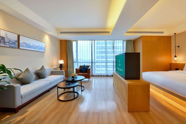 Room 25 of 43
