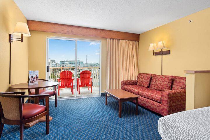 Standard 2 Queen Beds with View Sofa (5 of 13)