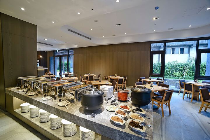 Dining 18 of 27