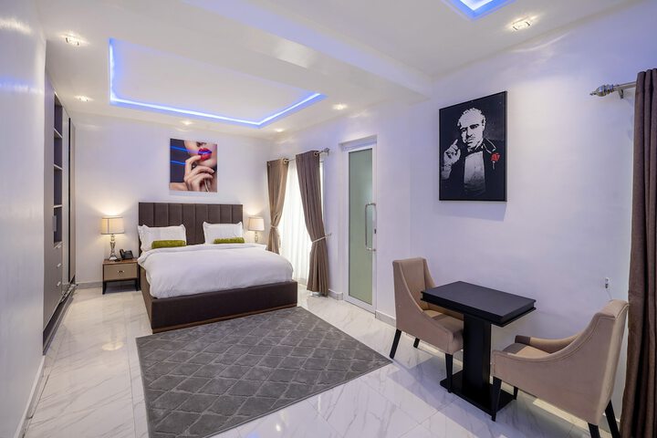 Room 3 of 68