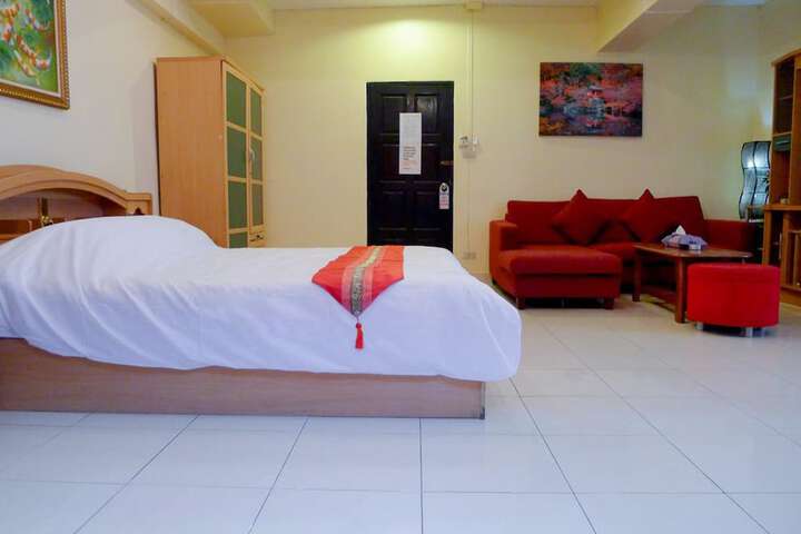Room 13 of 36