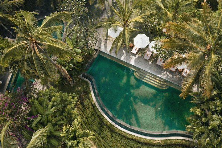 Hotel with Pool