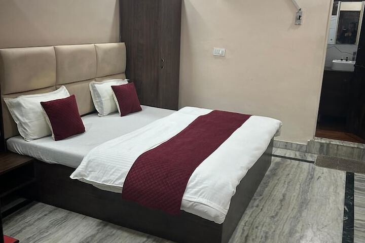 Room 13 of 23