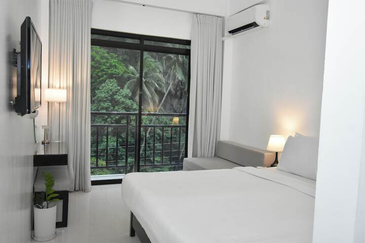 Room 18 of 37