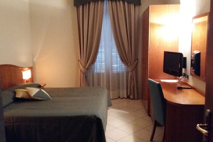 Room 14 of 28