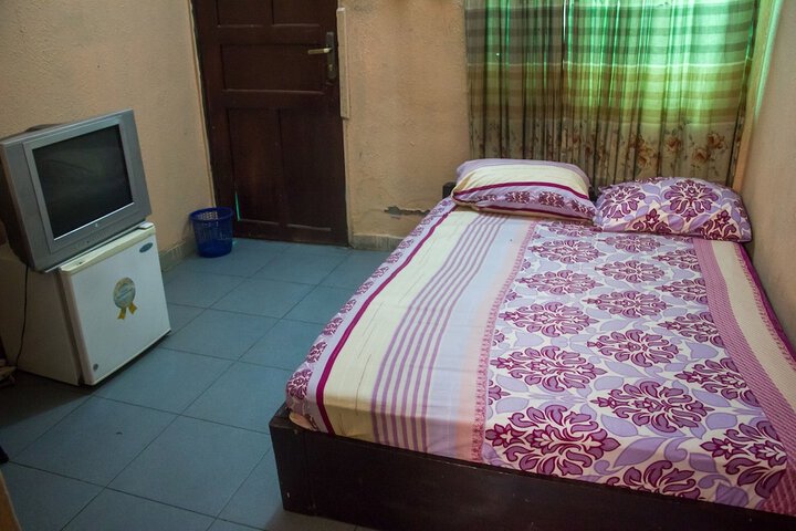 Room 13 of 34