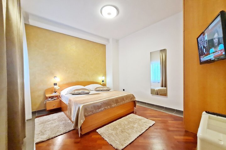 Room 35 of 72