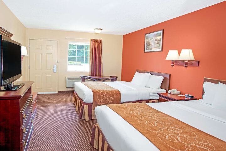 2 Double Beds (8 of 9)
