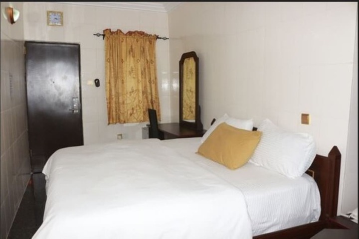 Room 9 of 29