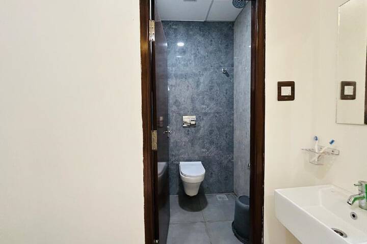 Room 21 of 33