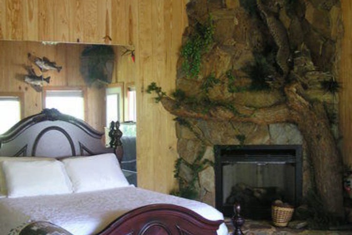 Room 6 of 28