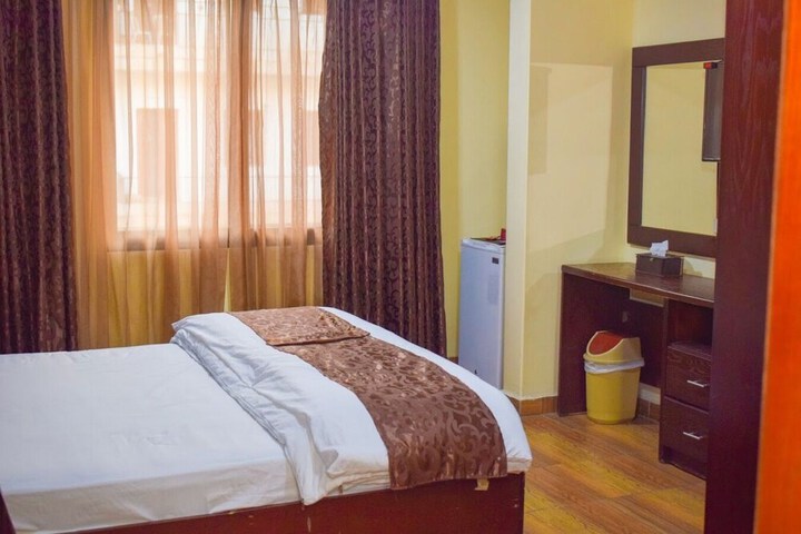 Room 3 of 13