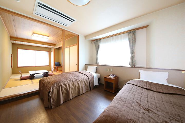 Room 10 of 77