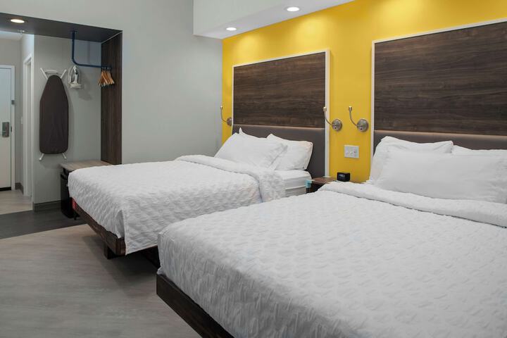 2 Queen Beds (6 of 15)