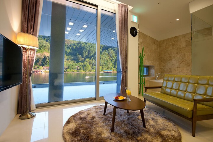 Room 4 of 34