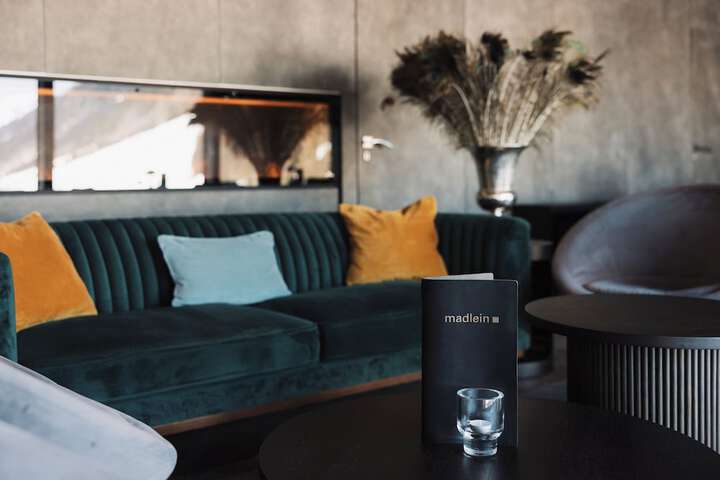 Lounge 123 of 137