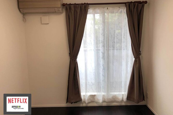 Room 2 of 11