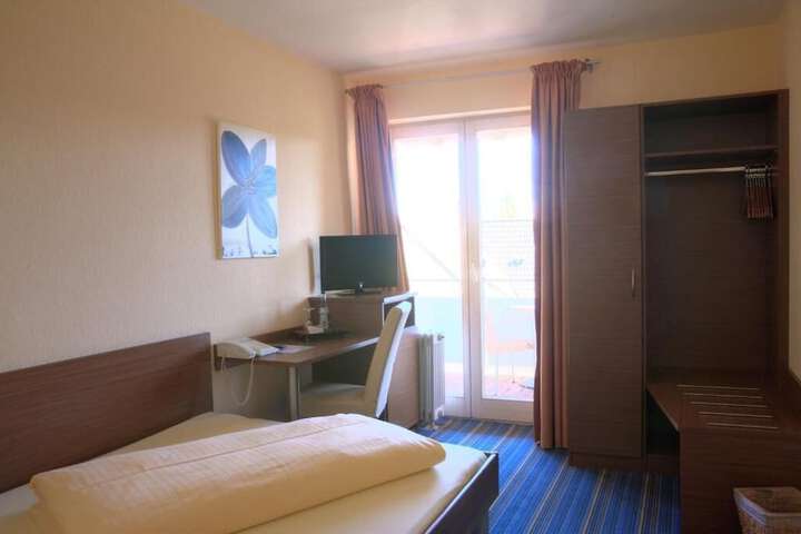 Room 8 of 19