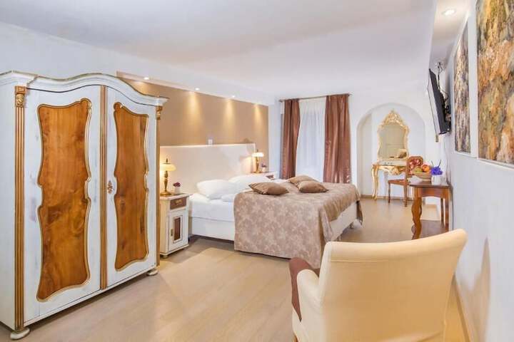 Room 9 of 62