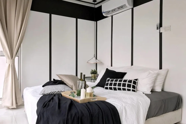 Room 3 of 10