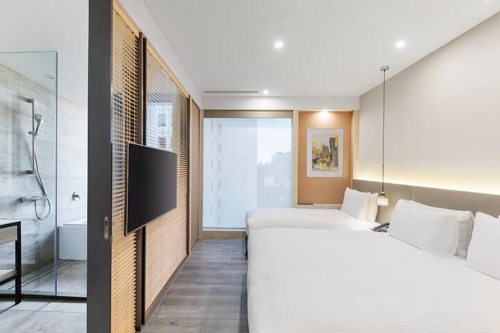 Room 16 of 46