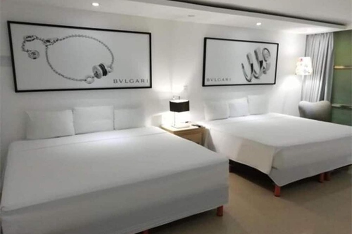 Room 19 of 39