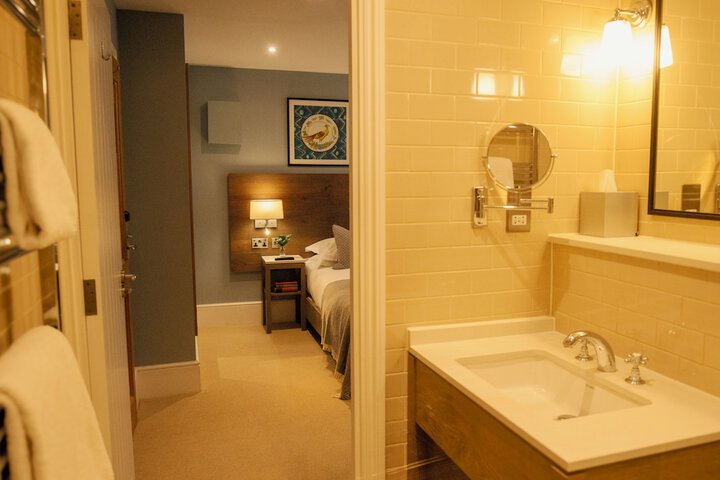 Room 33 of 53