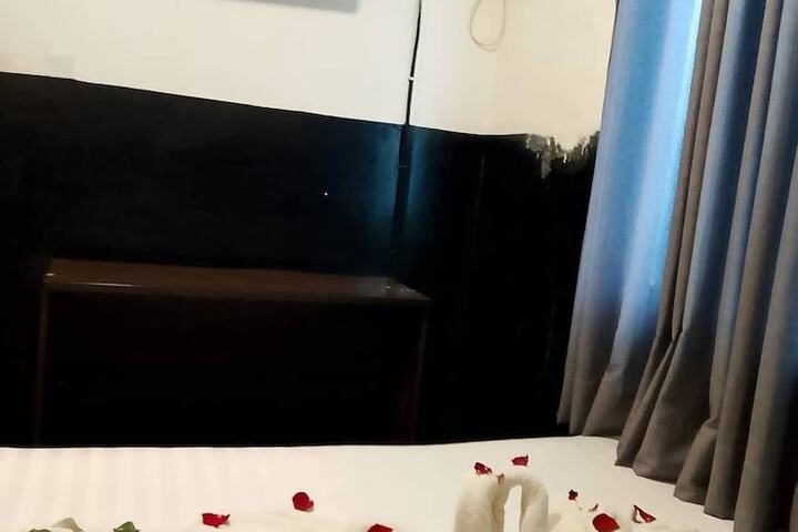 Room 6 of 18