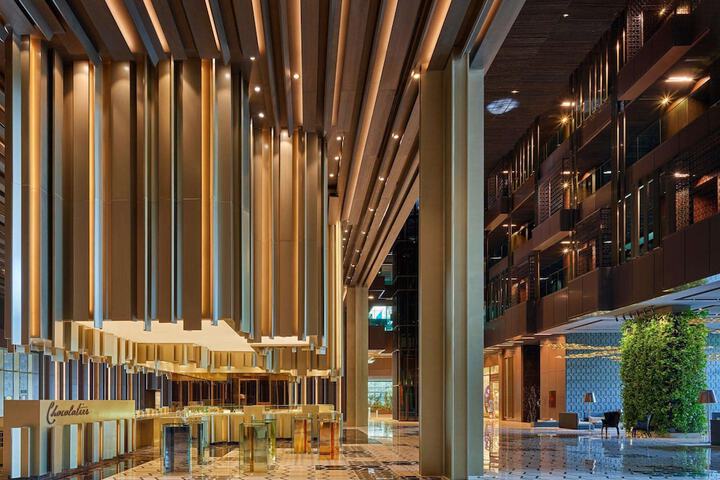 Entrance & Lobby