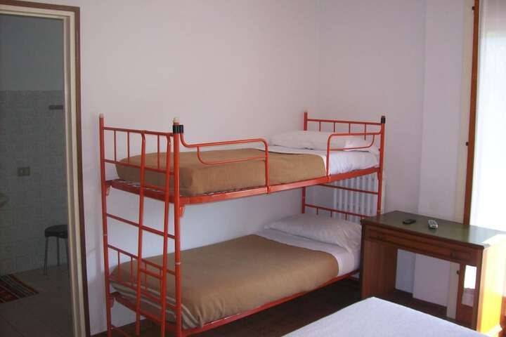 Room 16 of 48
