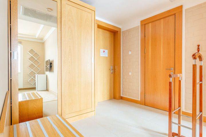 Room 10 of 60