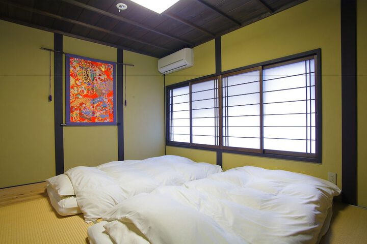 Room 3 of 18