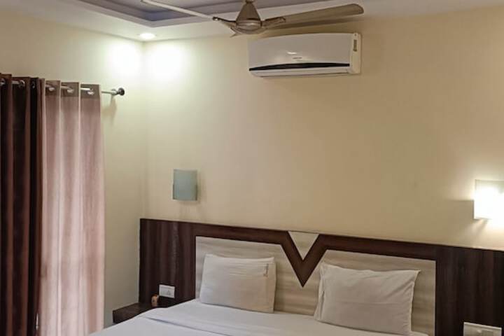 Room 6 of 14