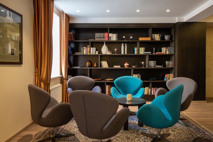 Entrance & Lobby